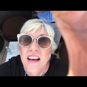 Meet your Posher, Debra